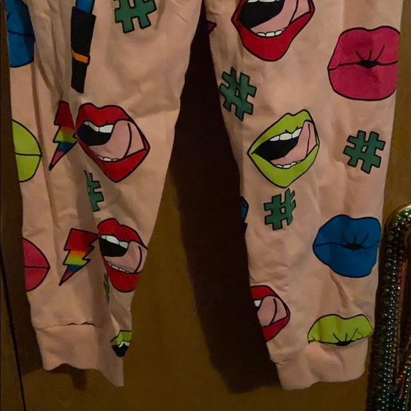 Hoodie and pants set. - Picture 5 of 7